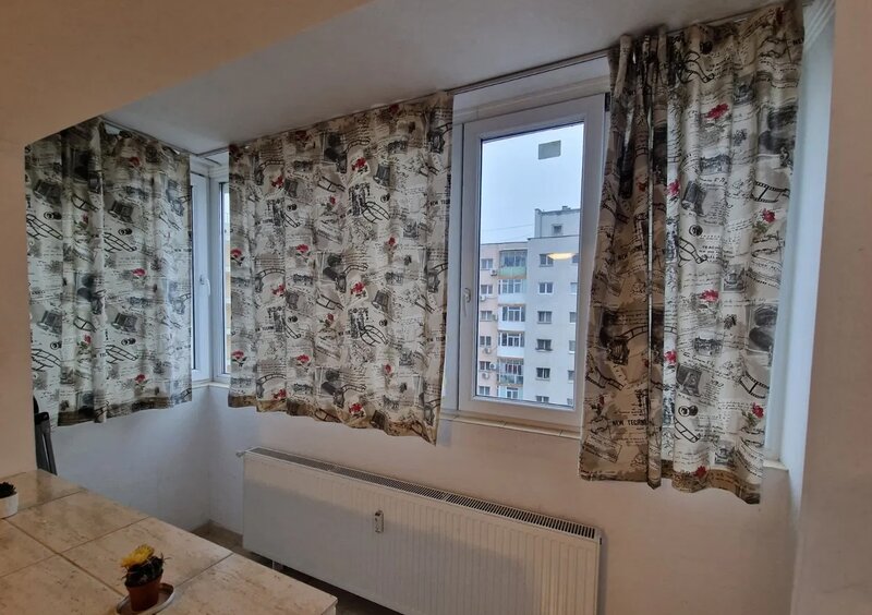 Stefan cel Mare, Dorobanti, 5 min. Parc Circului si metrou Stefan cel Mare.